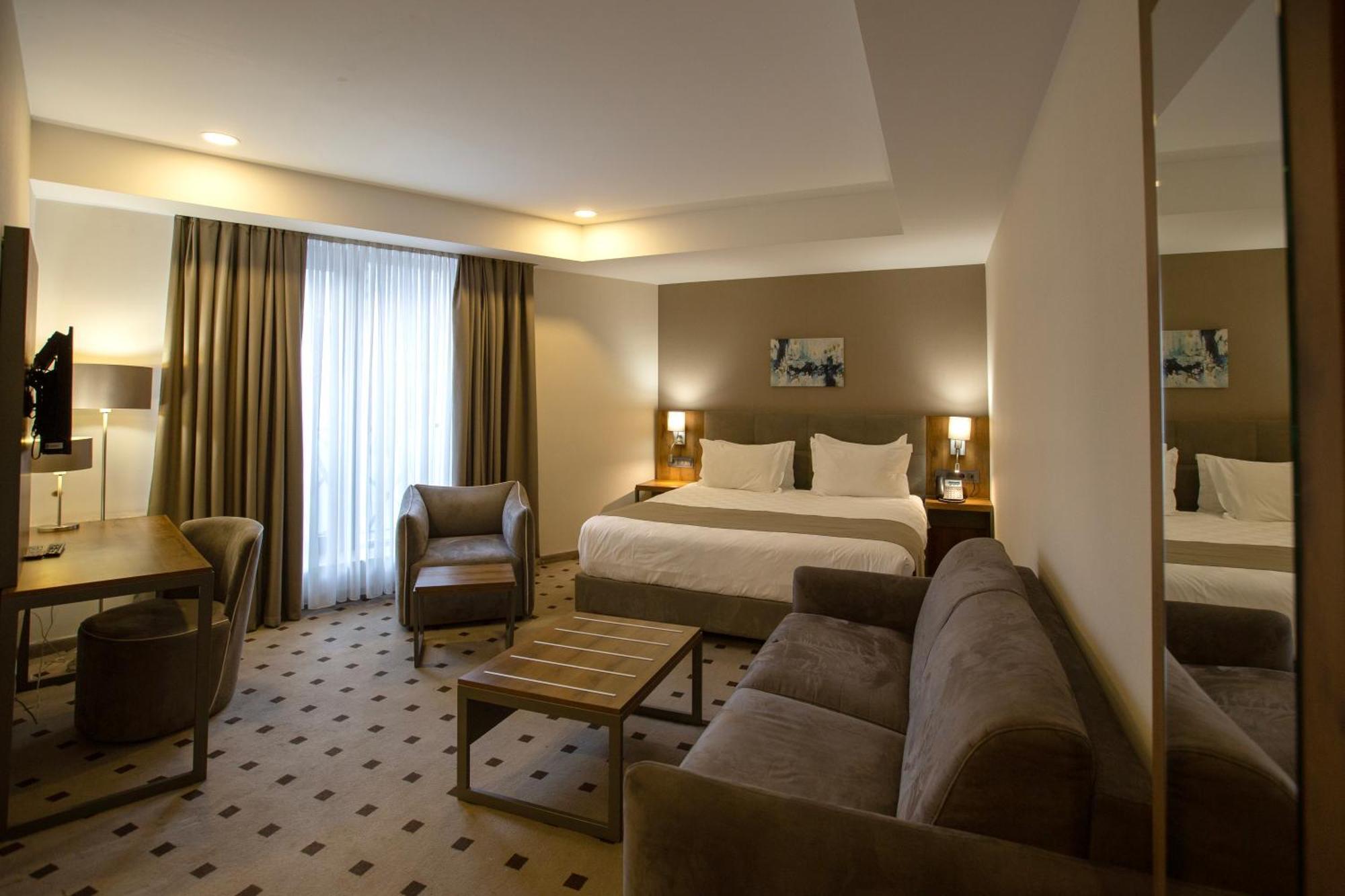 Avenue Hotel Tiflis Dış mekan fotoğraf