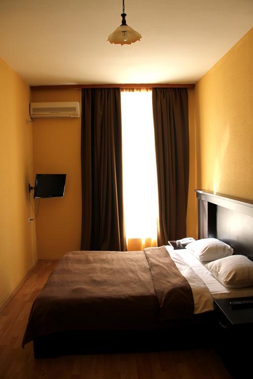 Avenue Hotel Tiflis Oda fotoğraf