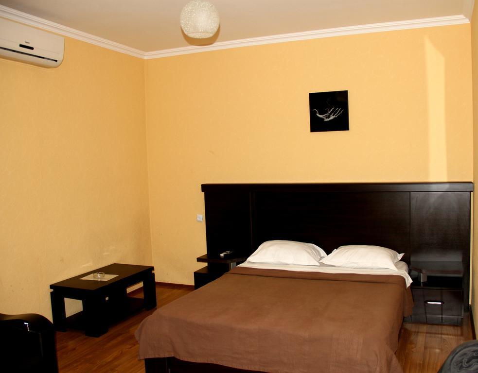 Avenue Hotel Tiflis Oda fotoğraf