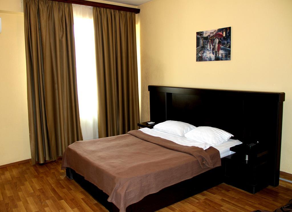 Avenue Hotel Tiflis Oda fotoğraf