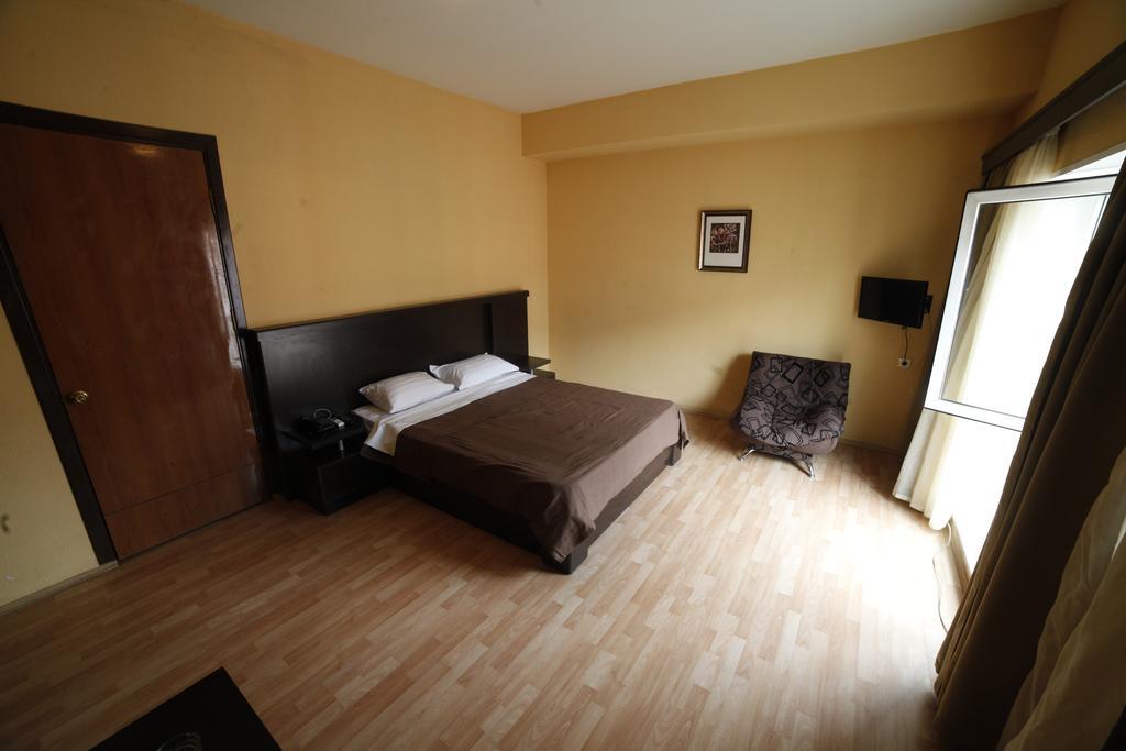Avenue Hotel Tiflis Oda fotoğraf