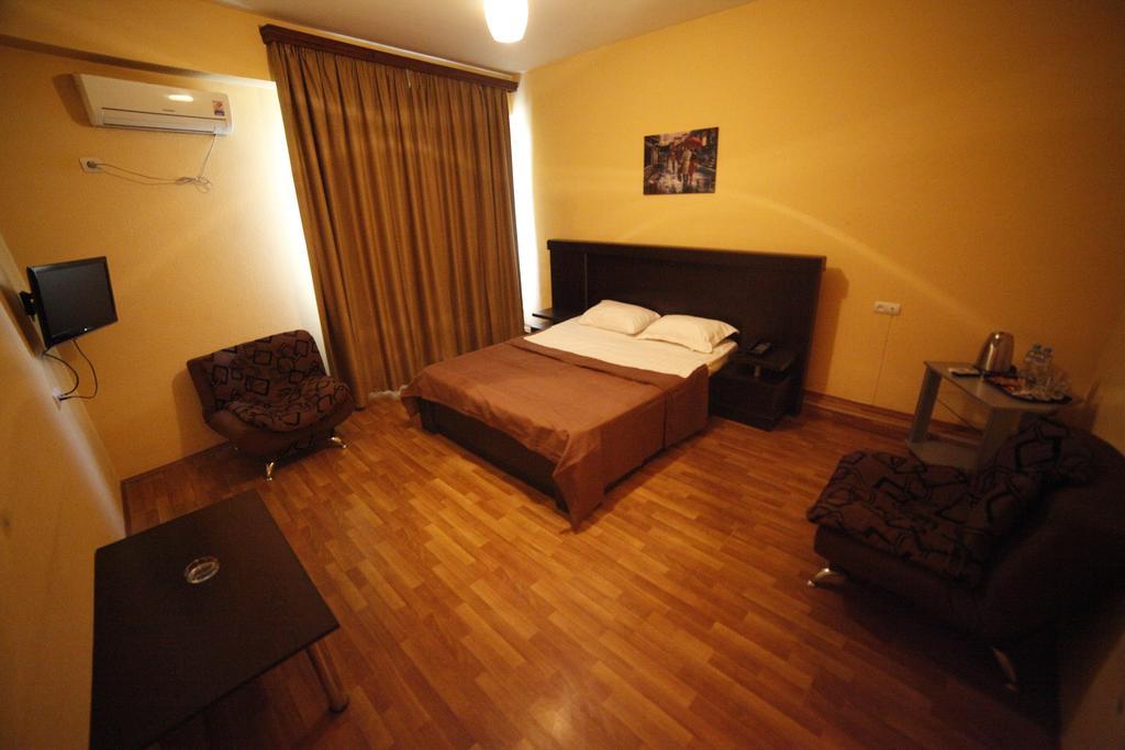 Avenue Hotel Tiflis Oda fotoğraf