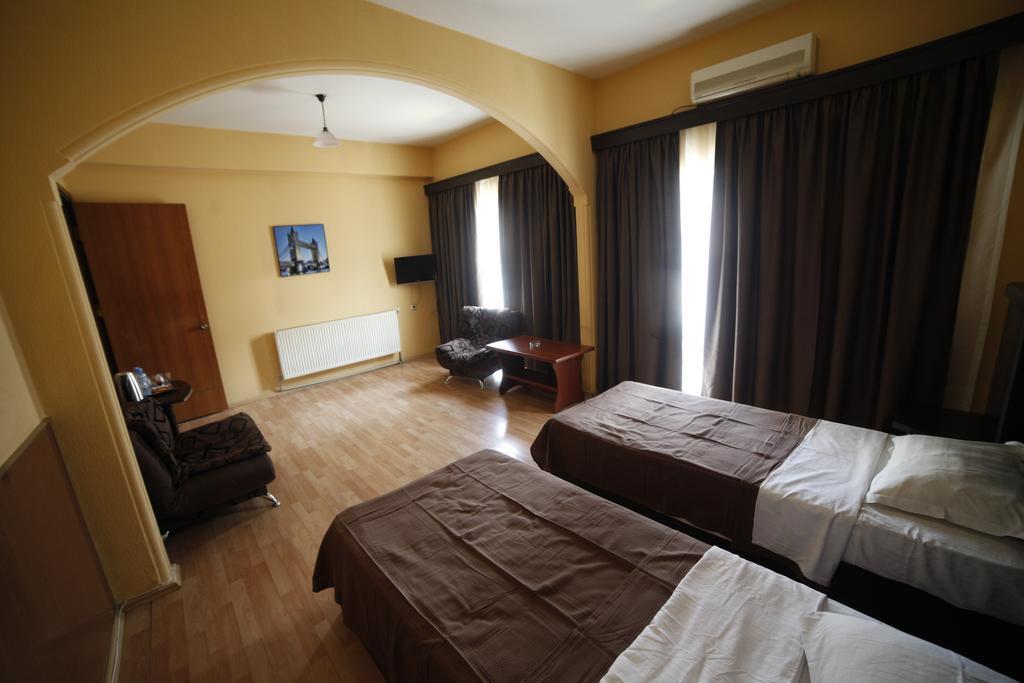 Avenue Hotel Tiflis Oda fotoğraf