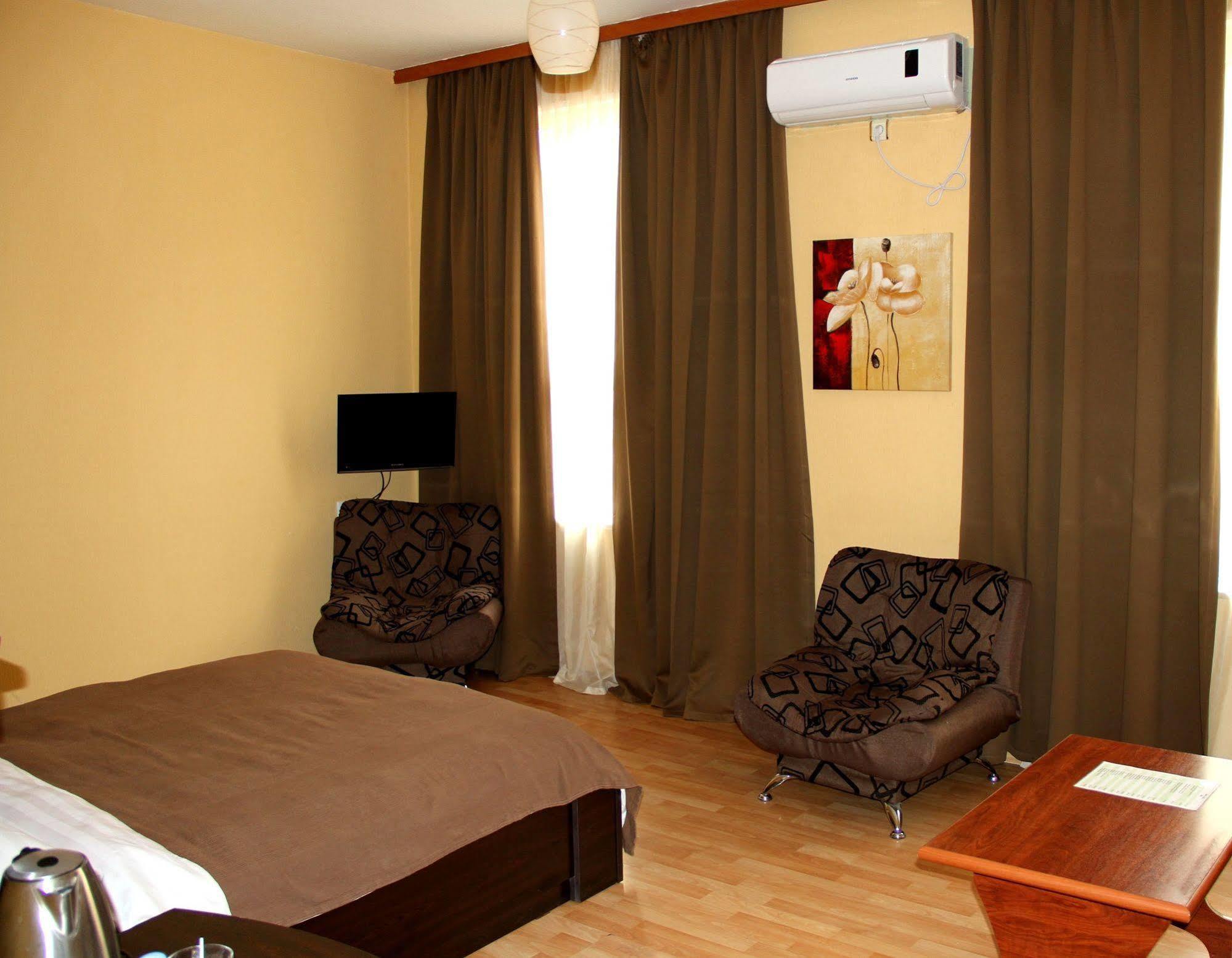 Avenue Hotel Tiflis Dış mekan fotoğraf