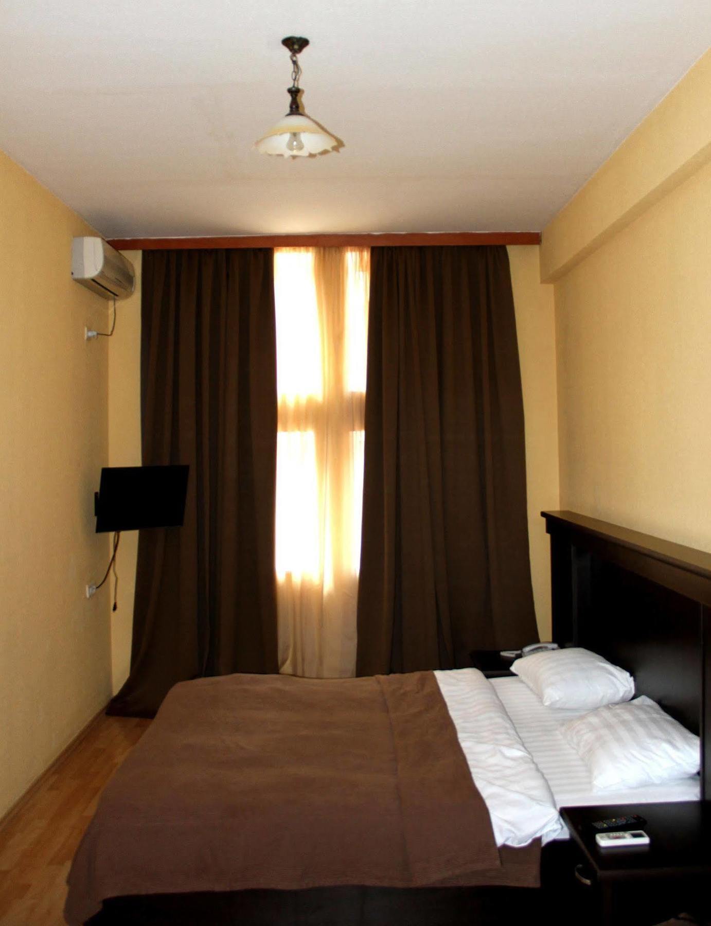 Avenue Hotel Tiflis Dış mekan fotoğraf