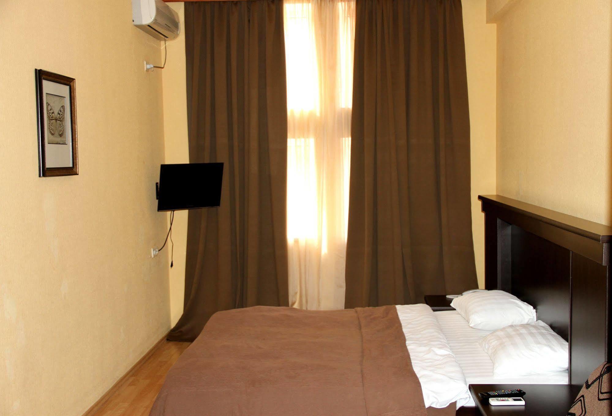 Avenue Hotel Tiflis Dış mekan fotoğraf